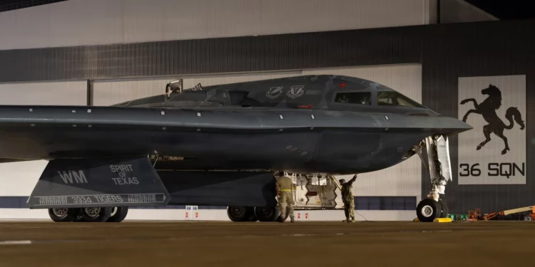 Bombardero B-2 Spirit se integra al Diamond Storm en Australia