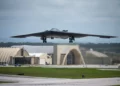 Un avión B-2 Spirit de la Fuerza Aérea de EE. UU. despega en la Base Aérea Andersen, Guam, en apoyo a VALIANT SHIELD, el 27 de junio de 2026. (Crédito de la imagen: foto de la Fuerza Aérea de EE. UU. por el sargento de estado mayor Joshua Hastings)