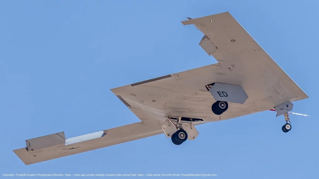 Nuevas fotos del B-21 Raider: disposición de aerofrenos