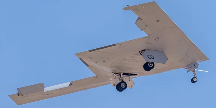 Nuevas fotos del B-21 Raider: disposición de aerofrenos