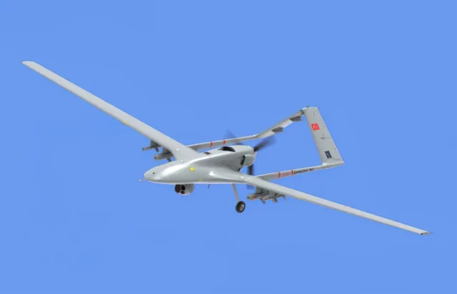 El Bayraktar TB-2 destruye buques rusos en el mar Negro