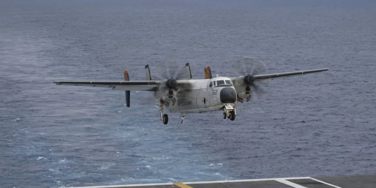El C-2A Greyhound despega por última vez desde un portaaviones
