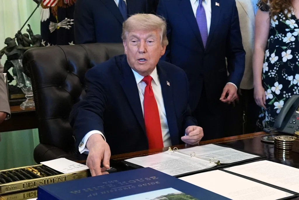 Trump admite que el acuerdo con Irán aborda solo de forma conceptual el material nuclear