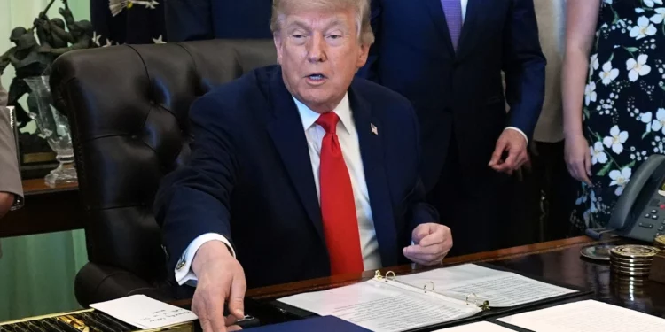 Trump admite que el acuerdo con Irán aborda solo de forma conceptual el material nuclear