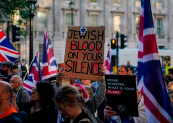 Documento de policías musulmanes británicos califica el sionismo de forma de odio