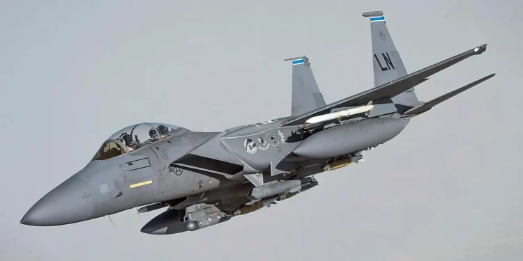 Piloto de F-15E de EE. UU. relata un enjambre iraní tipo medusa