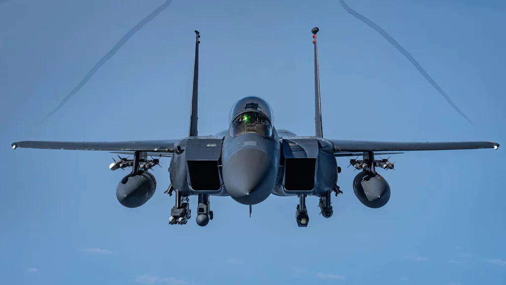 Piloto de F-15E derribado en Irán habría sobrevivido antes a un derribo en Kuwait