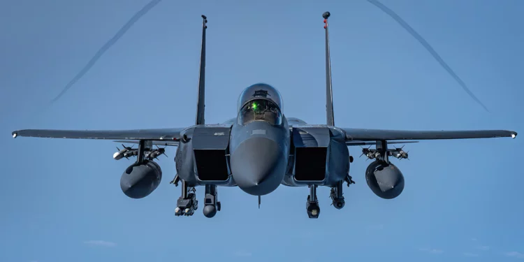 Piloto de F-15E derribado en Irán habría sobrevivido antes a un derribo en Kuwait