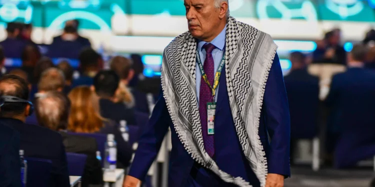 Presidente del fútbol palestino espera en México visa de EE. UU.