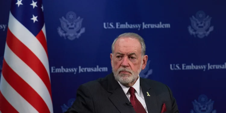Mike Huckabee acusa a Teherán de querer incinerar a Estados Unidos e Israel