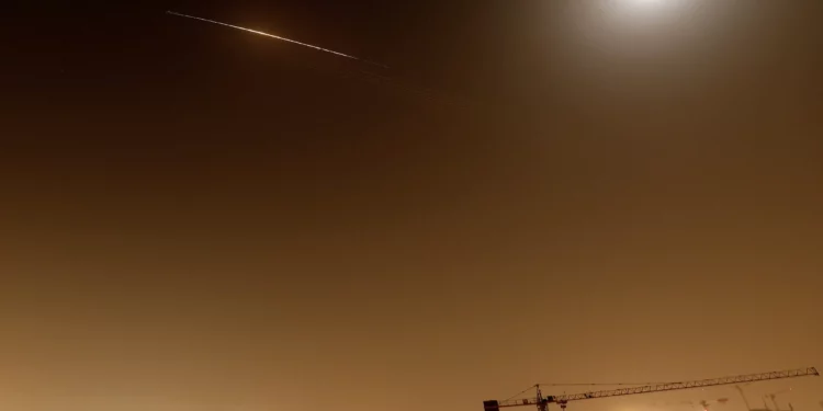 Irán lanza ataques con misiles balísticos contra el norte de Israel