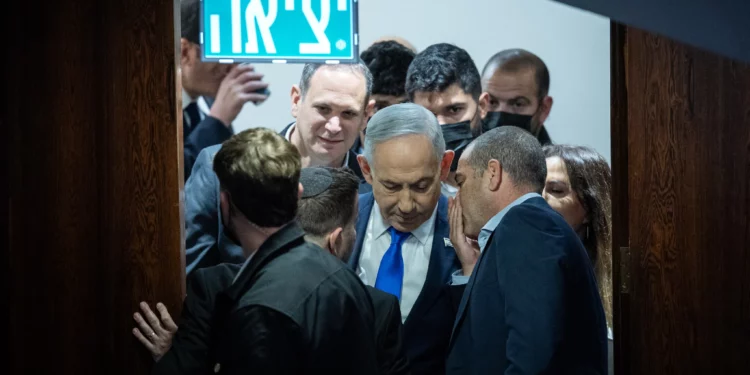 Netanyahu no someterá a votación el alto el fuego hasta que Hezbolá lo acepte