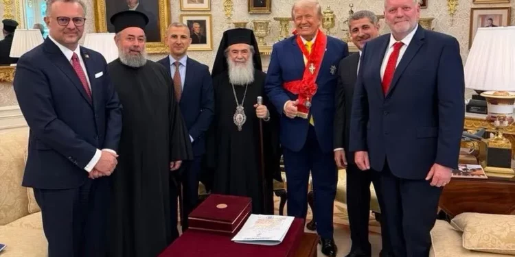 Patriarca greco-ortodoxo de Jerusalén pide a Trump garantizar acceso a lugares sagrados