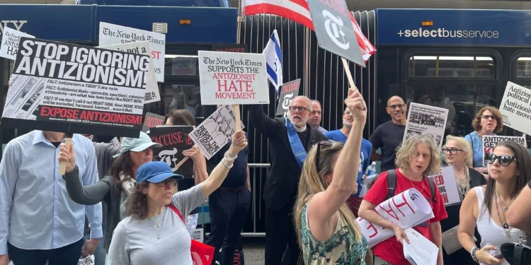 Judíos de Nueva York protestan contra The New York Times por segunda vez