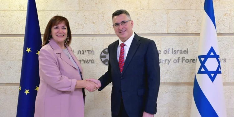 Sa’ar y funcionaria de la UE abordan la situación en Gaza
