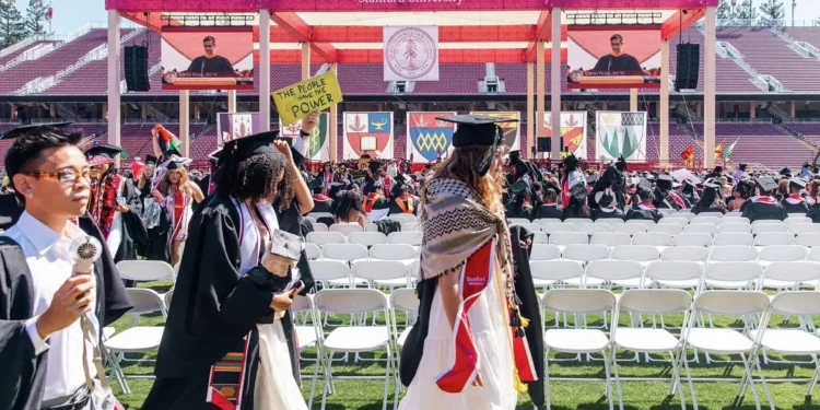 Estudiantes antisionistas abandonan discurso del CEO de Google en Stanford