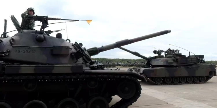 Taiwán inicia maniobras de combate de cinco días ante China