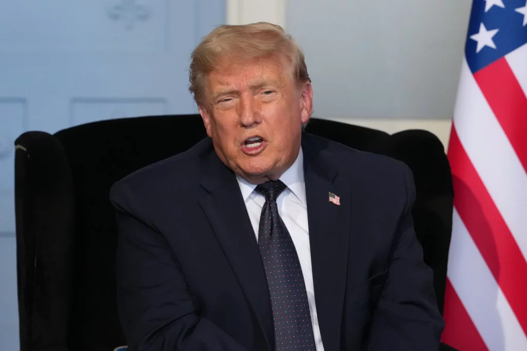 Trump afirma que el estrecho de Ormuz reabrirá por completo el viernes