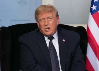 Trump afirma que el estrecho de Ormuz reabrirá por completo el viernes