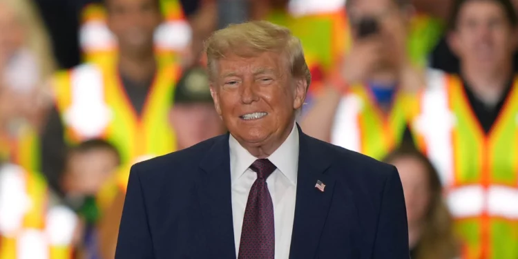 Trump afirma que Irán comunicó a EE. UU. que no cobra peajes en Ormuz