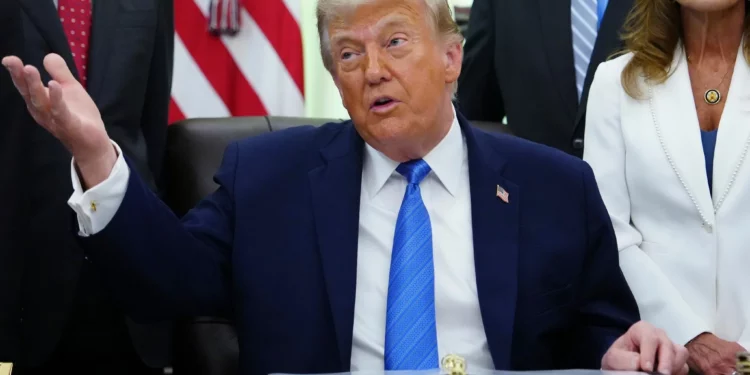 Trump amenaza con golpear a Irán esta noche y tomar la isla de Kharg