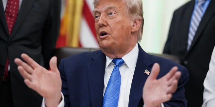 Trump anuncia acuerdo de paz con Irán y apertura del estrecho de Ormuz