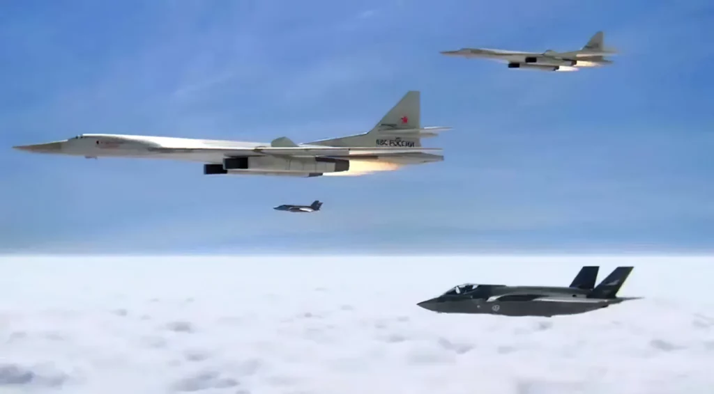 Cazas F-35 de la OTAN siguen a bombarderos Tu-160 rusos