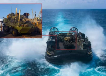 Un LCAC del USS Boxer mueve blindados LAV-25 en el Indo-Pacífico