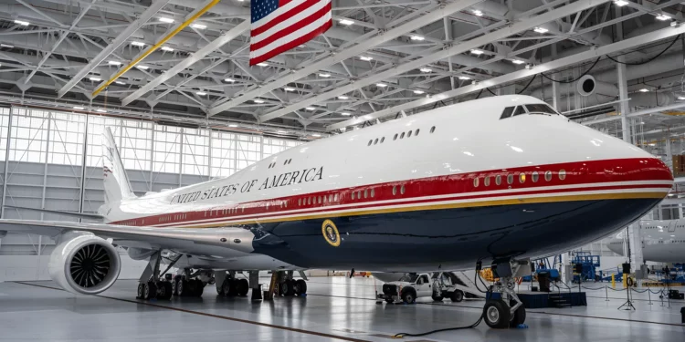 La USAF presenta oficialmente el avión puente VC-25B