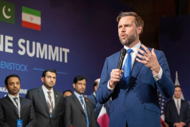 Vance: EE. UU. quiere “pasar página” con Irán