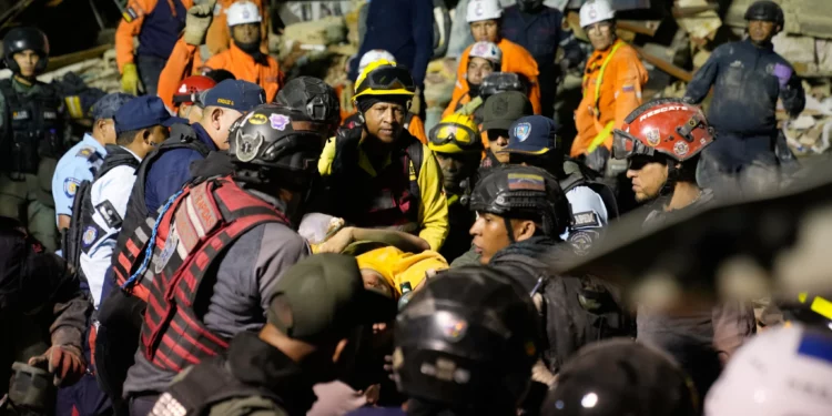 quipos de rescate israelíes se preparan para ayudar a