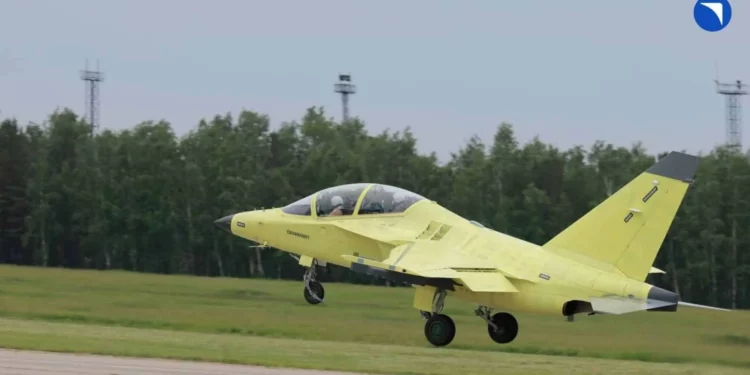 Yak-130M realiza su primer vuelo desde la Planta de Aviación Sokol