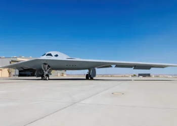 La USAF integra pilotos de pruebas en el B-21 Raider