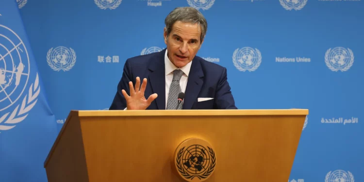 El director general del Organismo Internacional de Energía Atómica, Rafael Grossi, habla durante una conferencia de prensa en la sede de las Naciones Unidas, el 29 de abril de 2026. (Foto AP/Jason DeCrow)