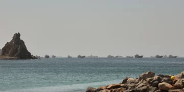 El tráfico marítimo en el estrecho de Ormuz sigue activo