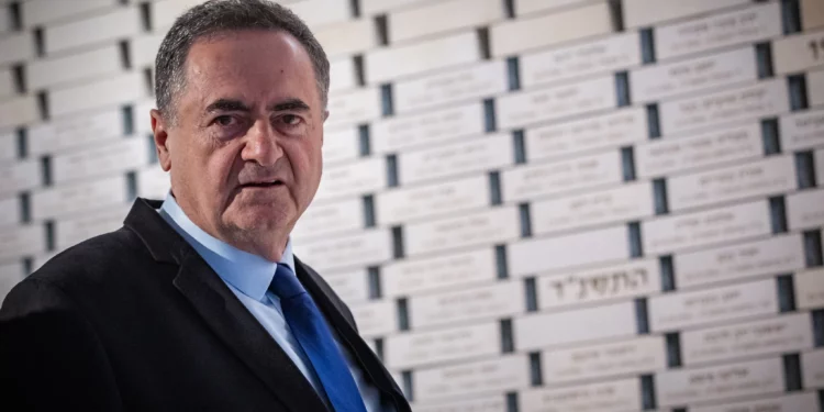 El ministro de Defensa, Israel Katz, asiste a una ceremonia en el cementerio militar del Monte Herzl en Jerusalén, el 31 de mayo de 2026. (Oren Ben Hakoon/Flash90)