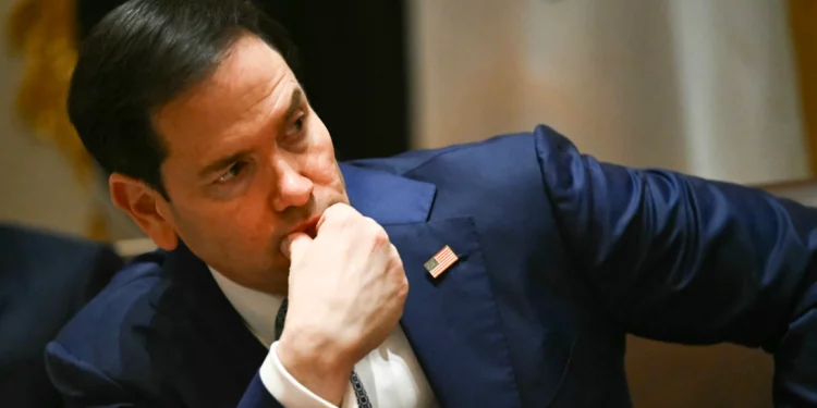 El secretario de Estado estadounidense, Marco Rubio, asiste a una reunión de gabinete en la Sala del Gabinete de la Casa Blanca en Washington, D.C., el 27 de mayo de 2026. (Kent Nishimura/AFP)