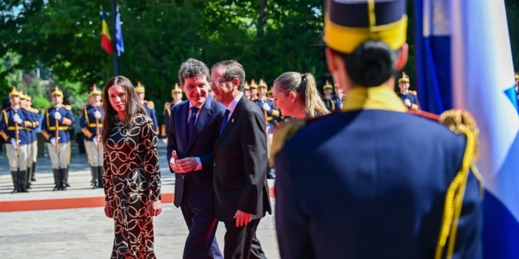 El presidente Isaac Herzog se reúne con su homólogo rumano, Nicusor Dan, en Bucarest el 29 de junio de 2026. (Kobi Gideon/GPO)