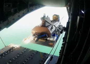 La Marina Real lanza una embarcación no tripulada desde un A400M