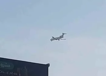 Arabia Saudita ataca el aeropuerto de Saná para frenar un avión iraní