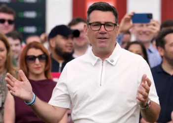 Andy Burnham: El Reino Unido debe restringir la venta de armas a Israel