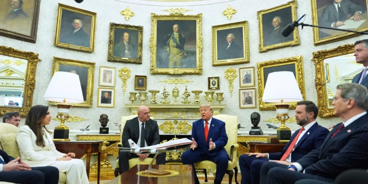 Trump afirma que Irán busca “desesperadamente” una reunión