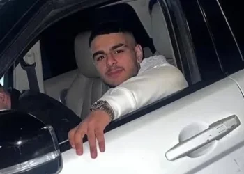 Detienen a una guardia penitenciaria en Israel sospechosa de ayudar a un prófugo implicado en el asesinato de Benayahu Razi en Jerusalén.