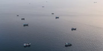 Transpondedores apagados: el foco de la guerra en el estrecho de Ormuz
