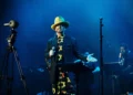“Nunca mencionas el 7 de octubre”: la nueva canción de Boy George