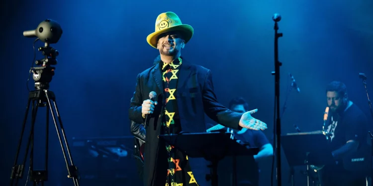 “Nunca mencionas el 7 de octubre”: la nueva canción de Boy George