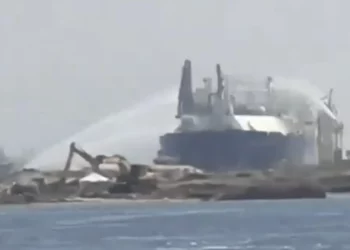 Egipto confirma un incendio en dos buques de gas en el puerto de Damietta