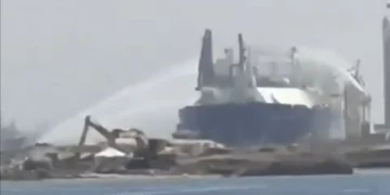 Egipto confirma un incendio en dos buques de gas en el puerto de Damietta