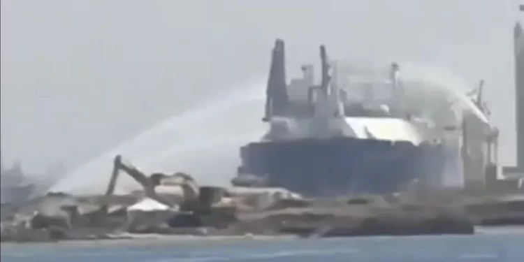 Egipto confirma un incendio en dos buques de gas en el puerto de Damietta