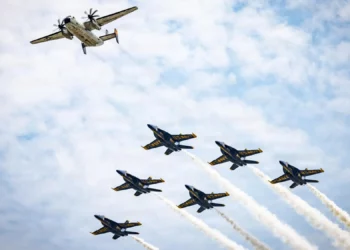 El C-2A Greyhound completa su último vuelo tras seis décadas de servicio